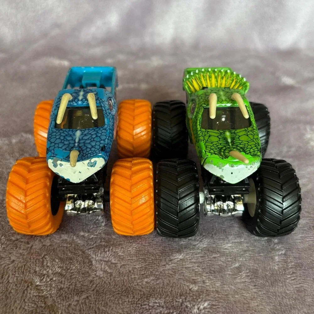 Hot Wheels Monster Jam Jurassic Attack Dinosaur Monster Truck Set Green Blue